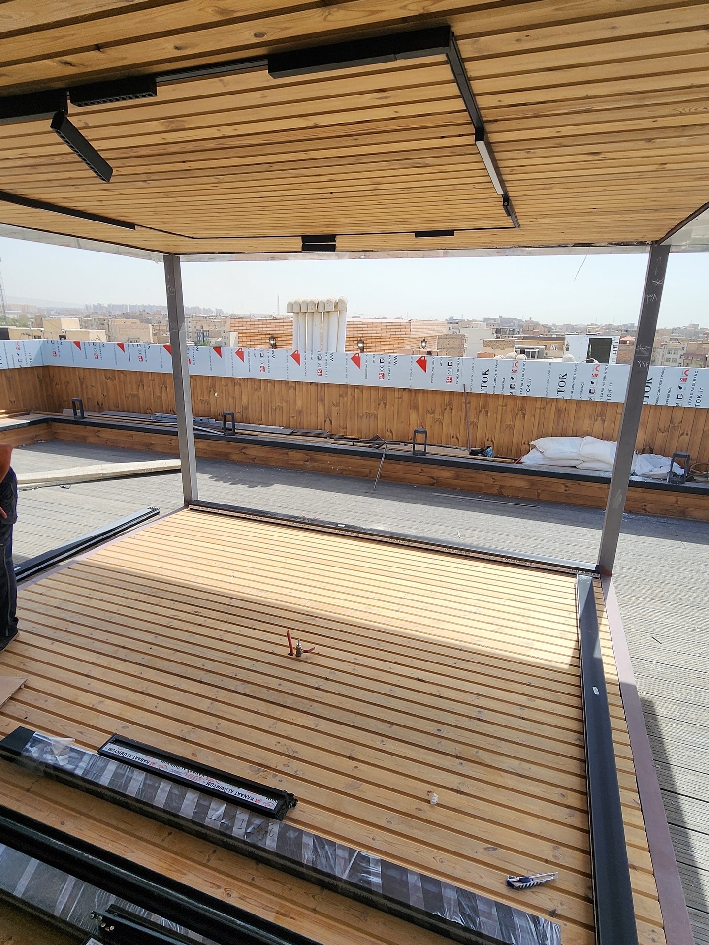 اسکلت آلاچیق شیشه ای برای روف گاردن